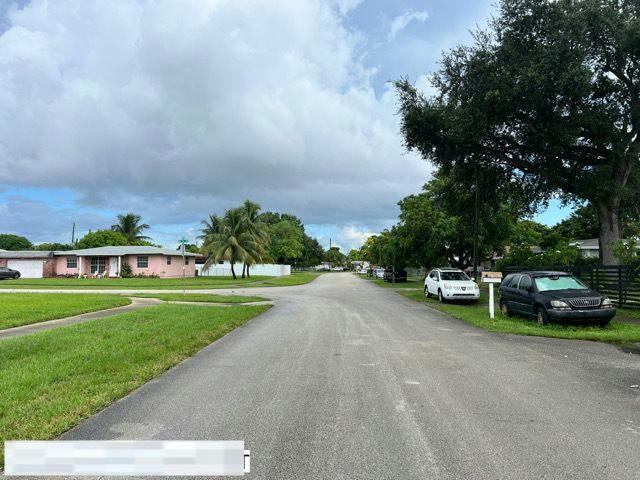 32nd St, West Park, FL 33023