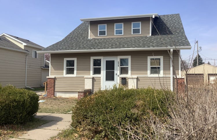 1514 W 5th St Hastings, NE 68901, Adams County