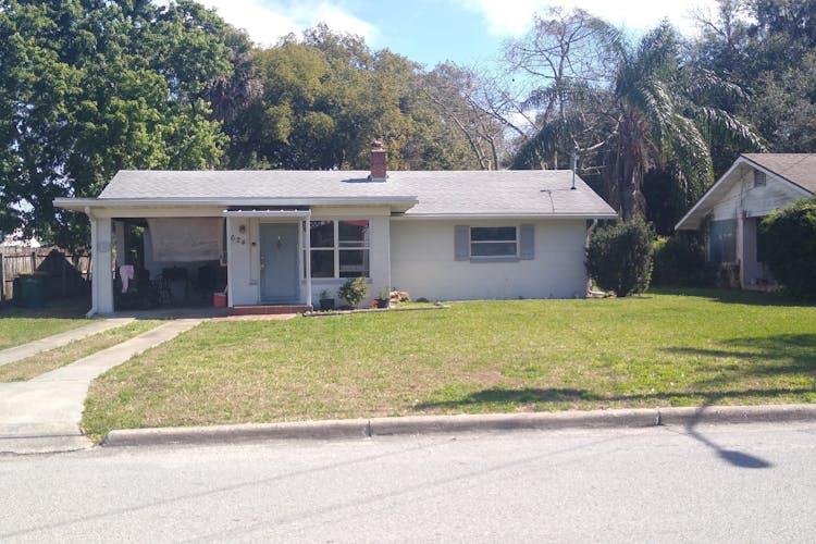 624 N New Hampshire Ave Tavares, FL 32778, Lake County