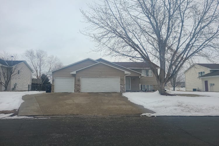 805 Elm St S Belle Plaine, MN 56011, Scott County