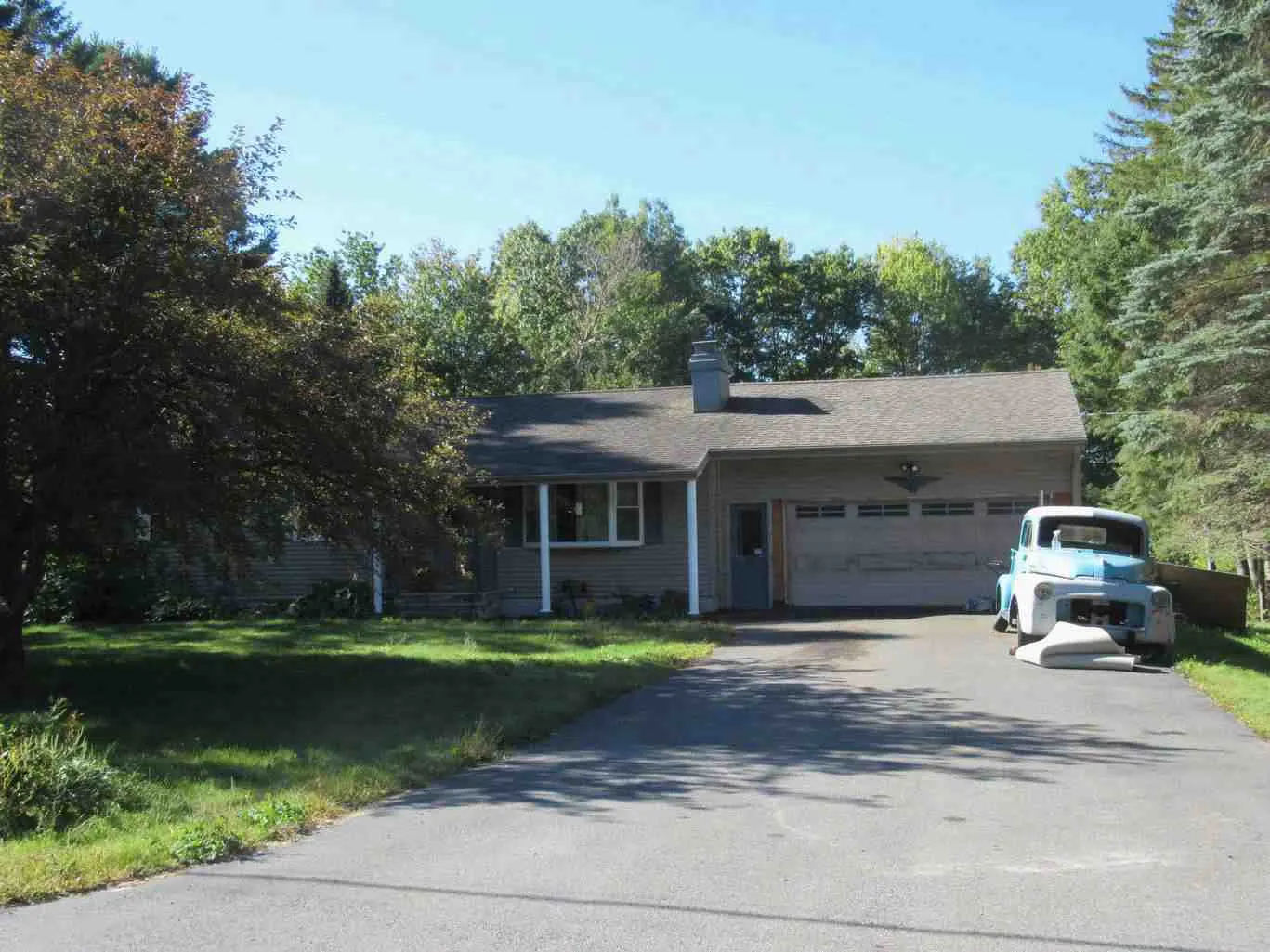 Richard St, Greene, ME 04236