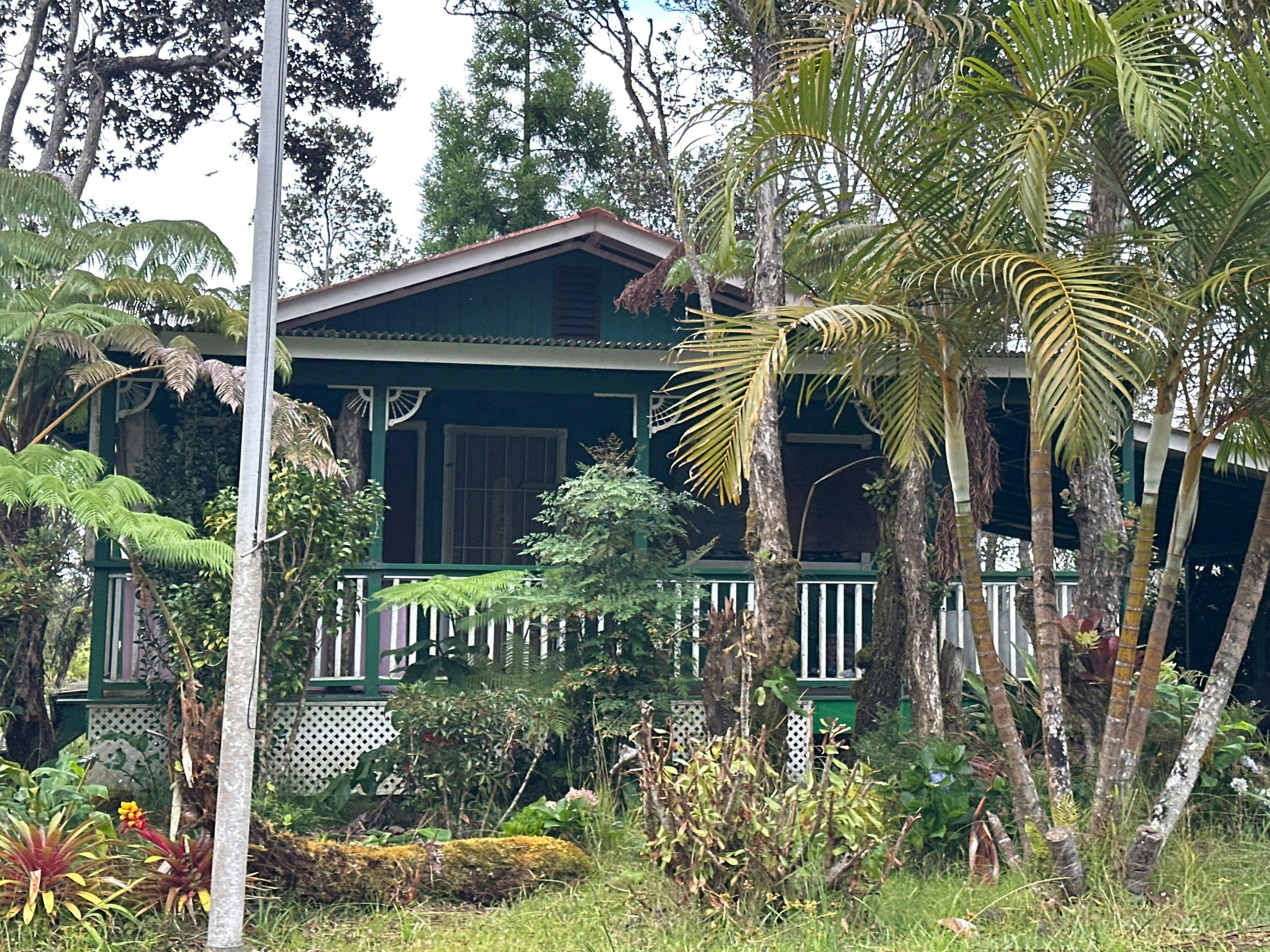 洋書 The Hawaiian House 92-8830 Leilani Pkwy, Ocean View, HI