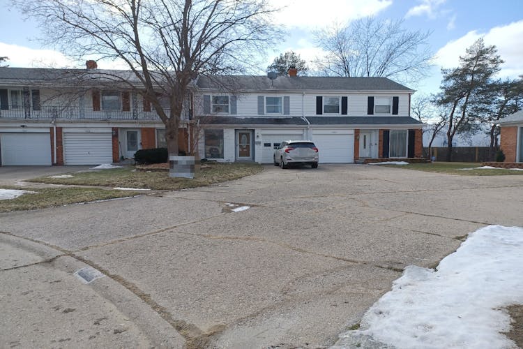 1951 Laurel Oak Dr, Flint, MI, 48507, USA