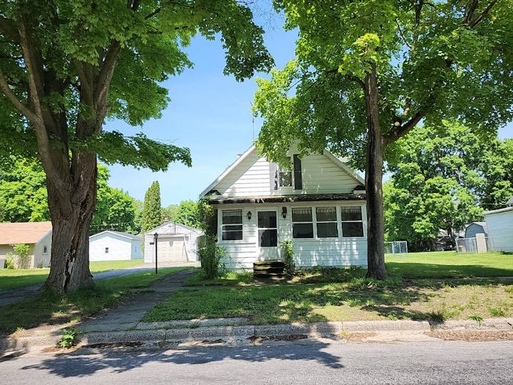 302 E Pearl St Greenville, MI 48838, Montcalm County