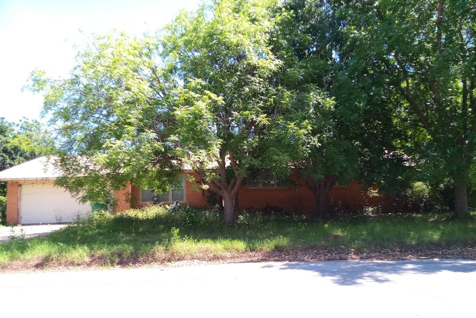 721 Maple St Burkburnett, TX 76354, Wichita County