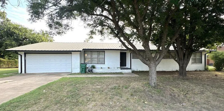 721 Maple St Burkburnett, TX 76354, Wichita County