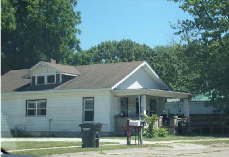 106 S Maple Salem, IA 52649, Henry County