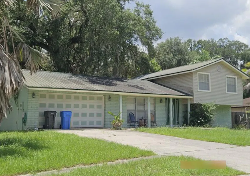 1203 Lake Valrico La Valrico, FL 33594, Hillsborough County