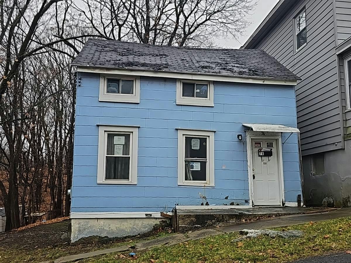Lawrence St, Rensselaer, NY 12144