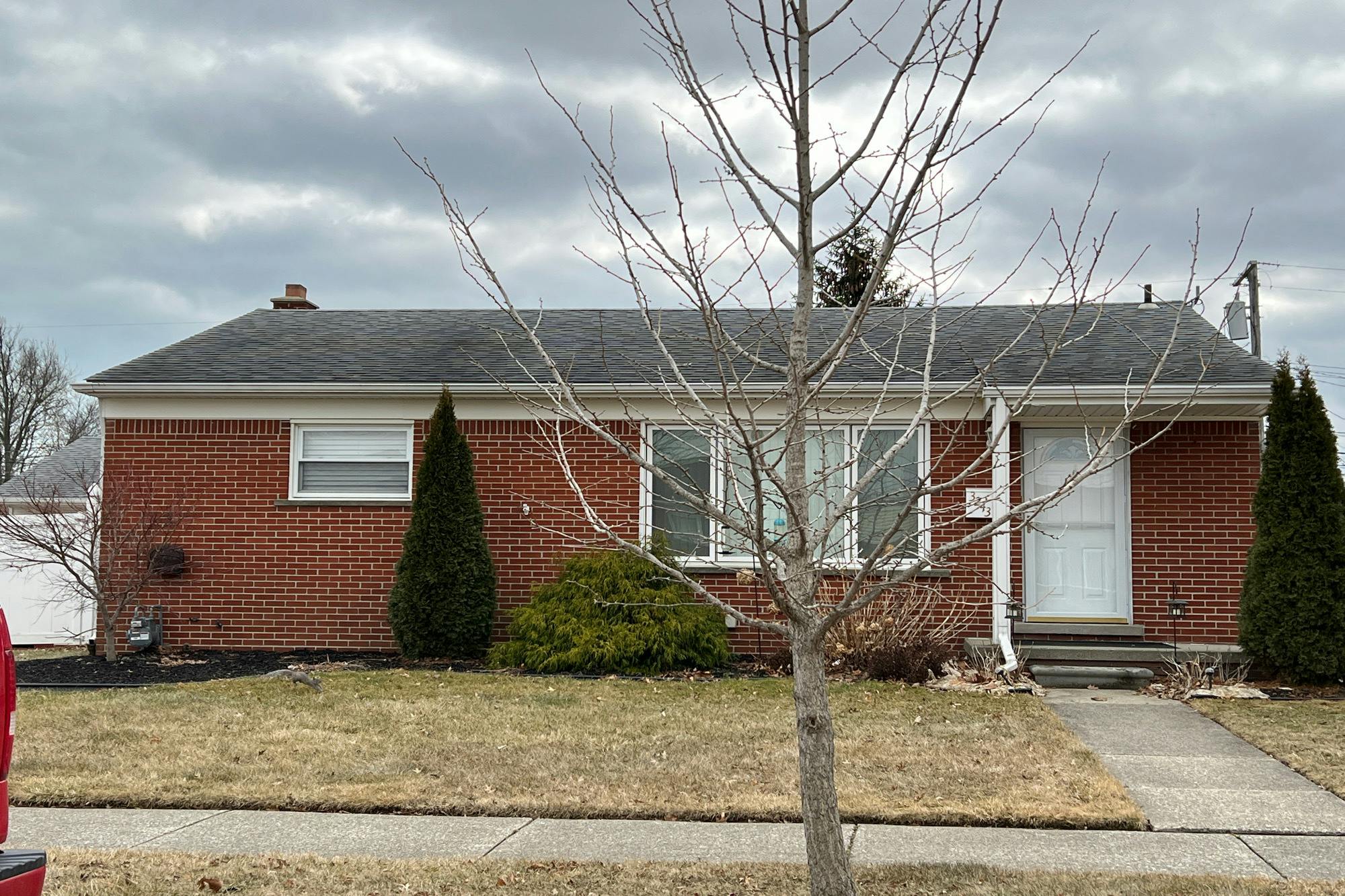 Salem Dr, Trenton, MI 48183