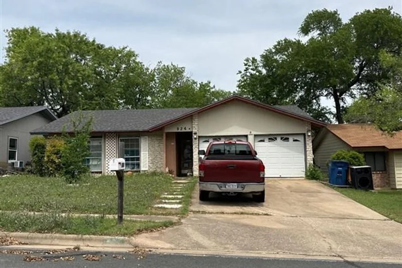 924 Echo Ln