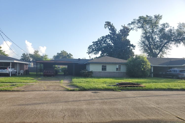 1229 California St Lake Charles, LA 70607, Calcasieu County