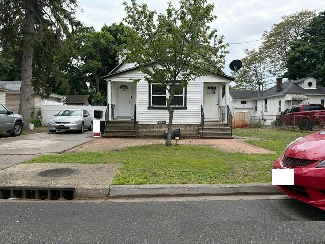 Hillside Ct, Uniondale, NY 11553