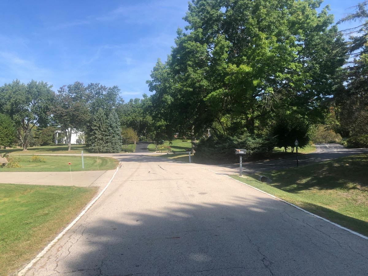 Braeburn Rd, Inverness, IL 60067