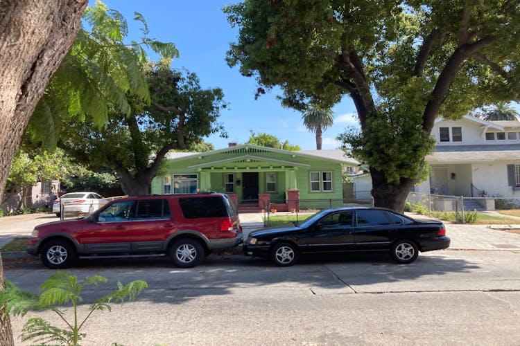 1020 W 70th St Los Angeles, CA 90044, Los Angeles County