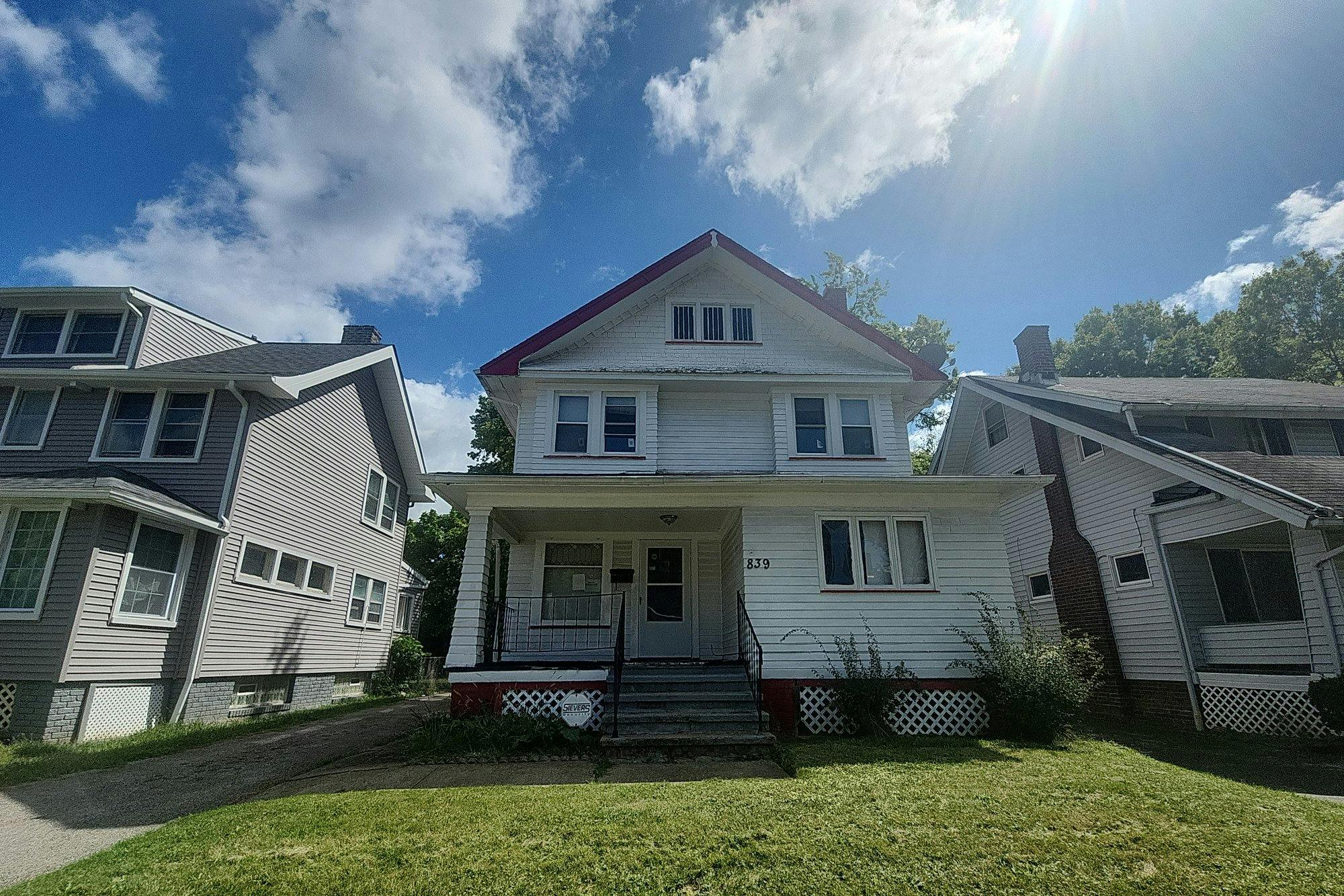 Nela View Rd, Cleveland, OH 44112