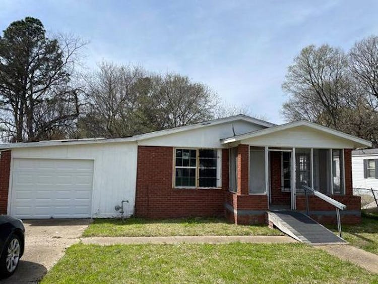 802 Thomas Ave, Yazoo City, MS, 39194, USA