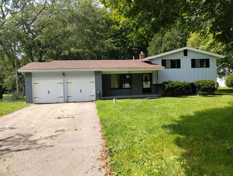 1031 Cabot Dr Flint, MI 48532, Genesee County