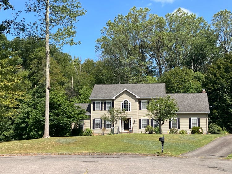 128 Devonshire Dr Southington, CT 06489, Hartford County