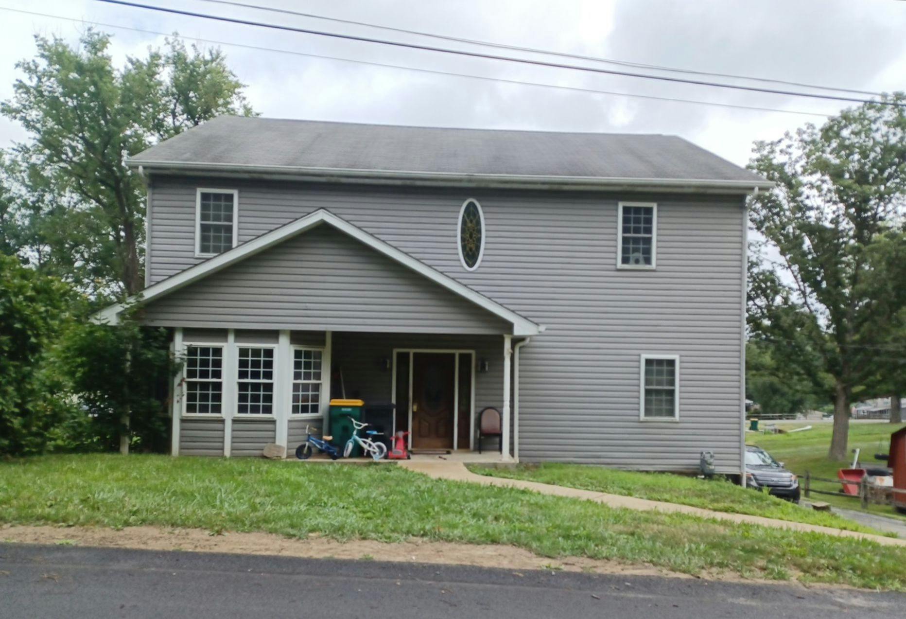 Myrtle St, Oakdale, PA 15071