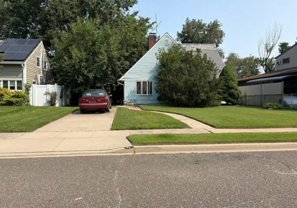 23 Saddler Lane Levittown, NY 11756, Nassau County