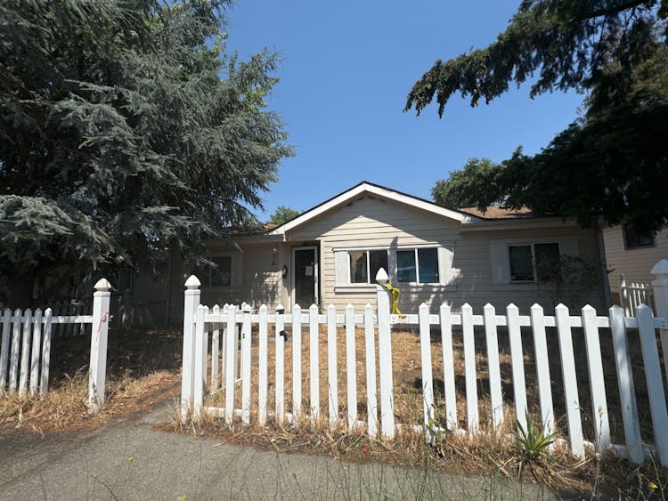 605 W 10th St the Dalles, OR 97058, Wasco County