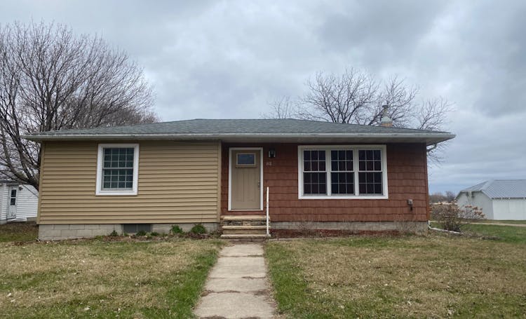 312 4th St S Gaylord, MN 55334, Sibley County