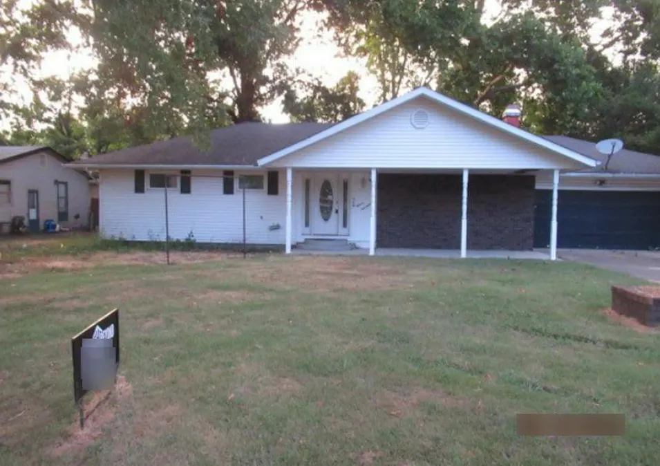 1117 E Ash St Herrin, IL 62948, Williamson County