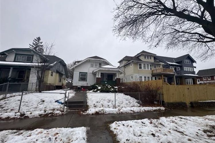 2867 N 40th St Milwaukee, WI 53210, Milwaukee County