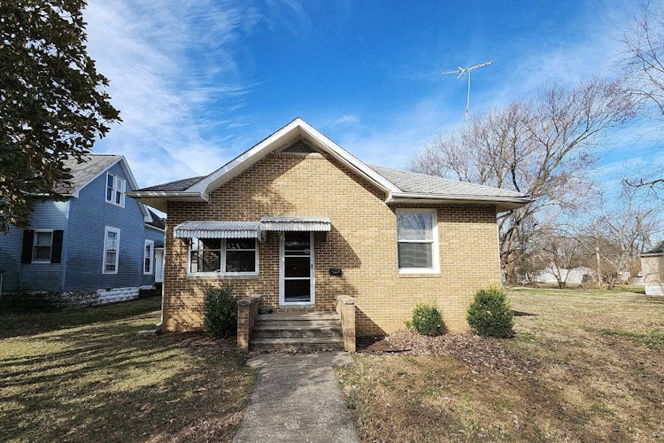 117 S 10th St, Herrin, IL, 62948, USA