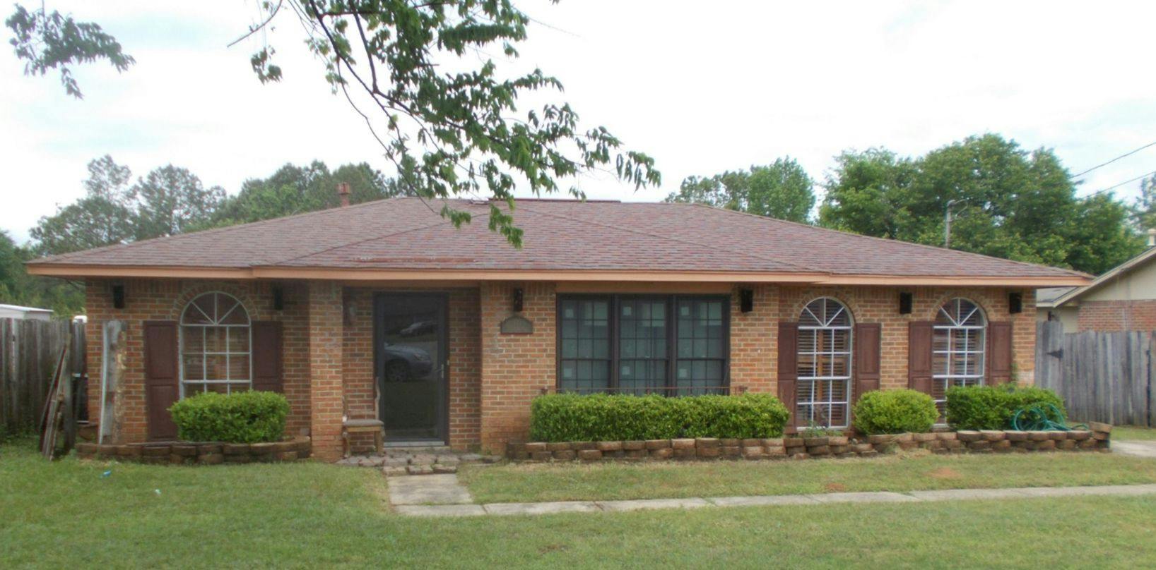 Oakbrook Dr, Montgomery, AL 36110