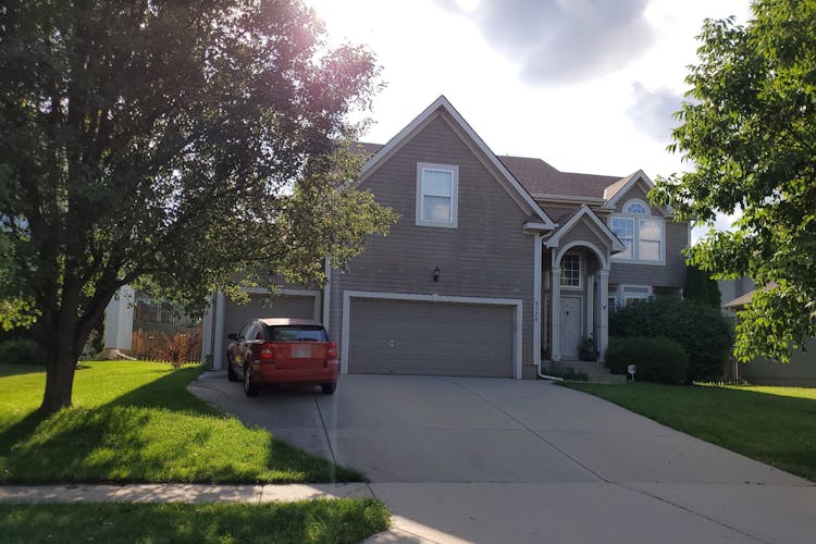 9324 Swarner Drive Lenexa, KS 66219, Johnson County