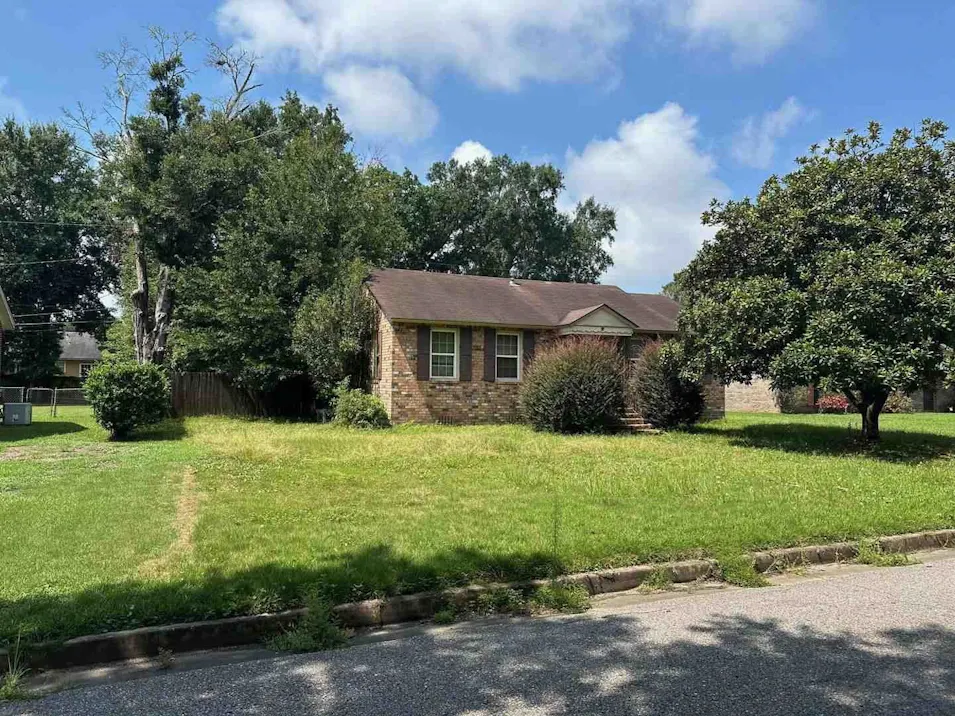 90 Lee St Chickasaw, AL 36611, Mobile County