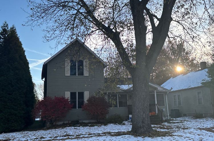 512 N Market St Momence, IL 60954, Kankakee County