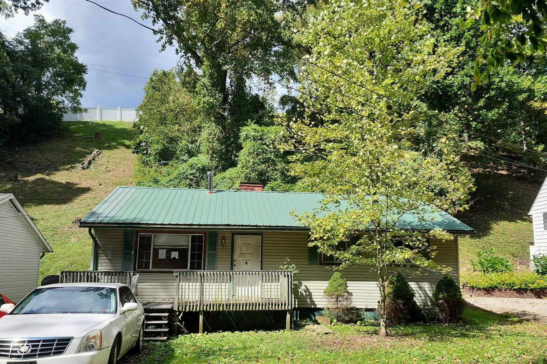 Green Meadow Rd, Charleston, WV 25314