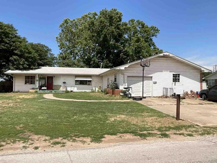 414 SE 3rd St Lexington, OK 73051, Cleveland County