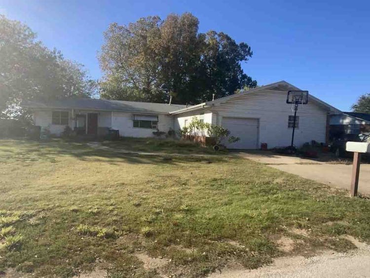 414 SE 3rd St Lexington, OK 73051, Cleveland County