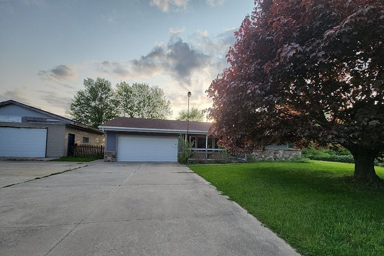 6531 Aurora Rd, West Bend, WI, 53090, USA