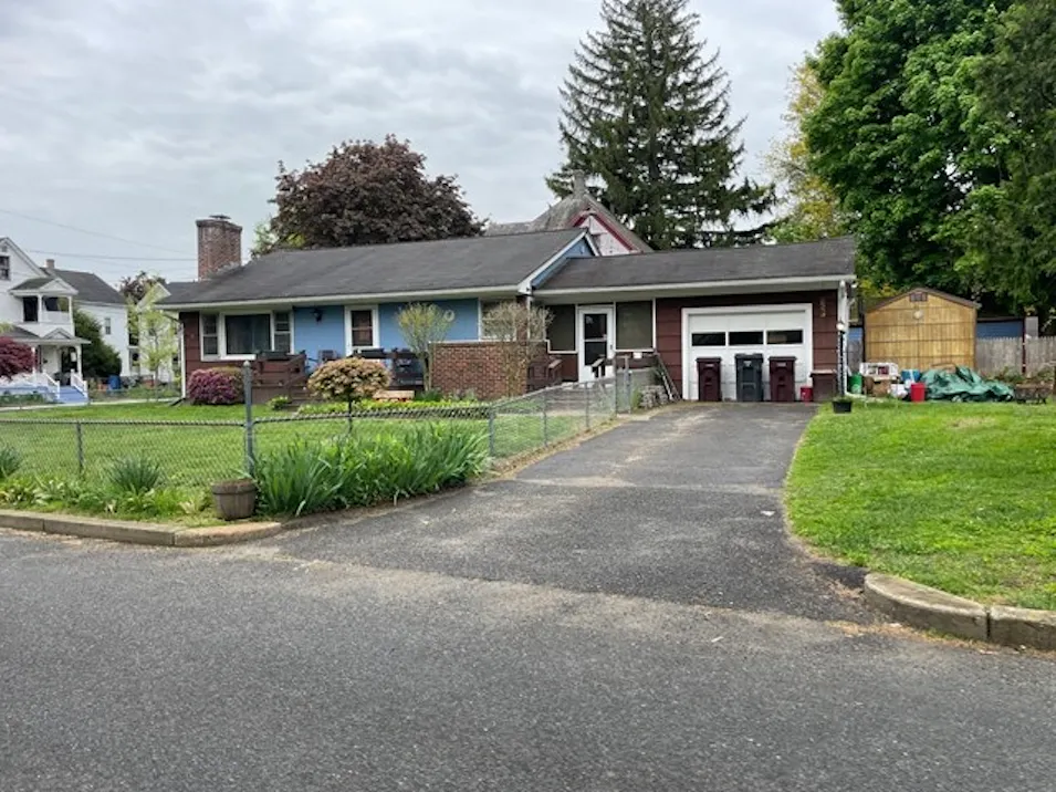 27 Hancock St Westfield, MA 01085, Hampden County