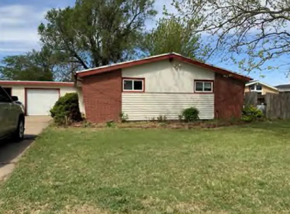 145 Hoover Ct Salina, KS 67401, Saline County