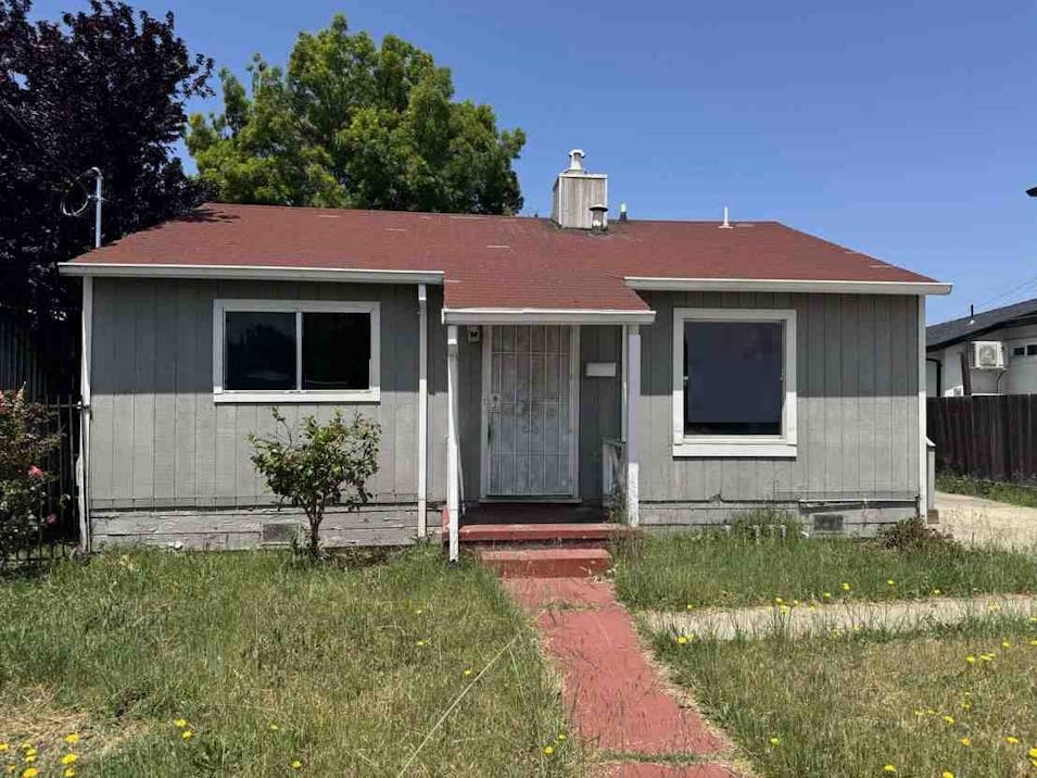 823 105th Avenue Oakland, CA 94603, Alameda County
