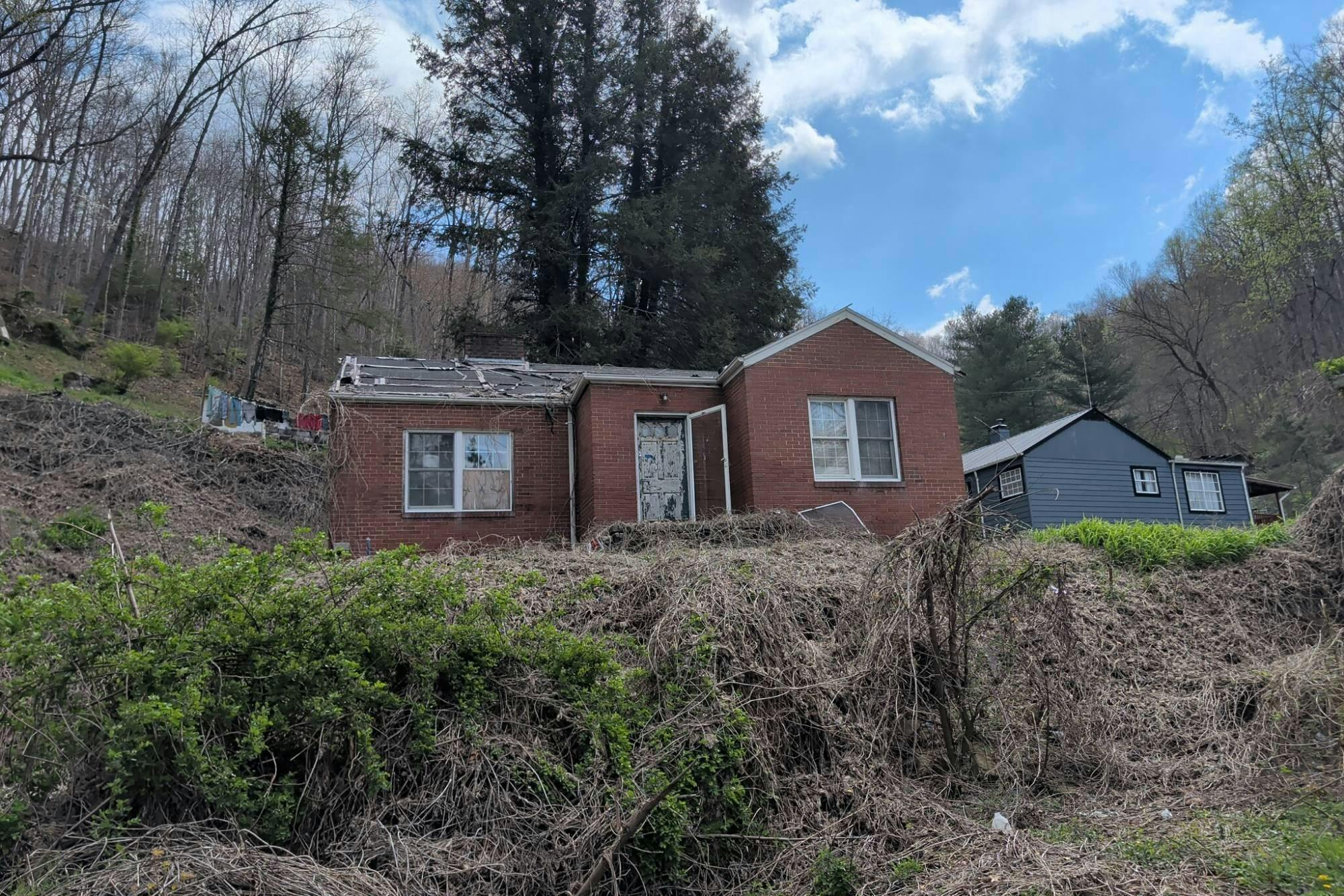 Cherry St, Harlan, KY 40831