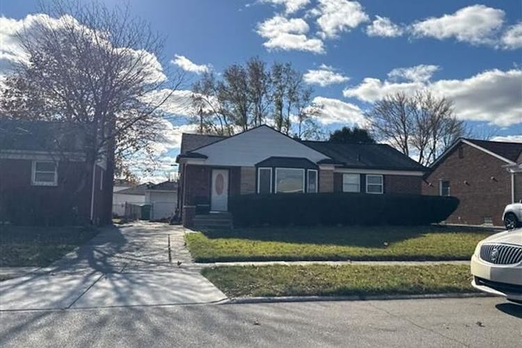 18100 Holland Ave Eastpointe, MI 48021, Macomb County