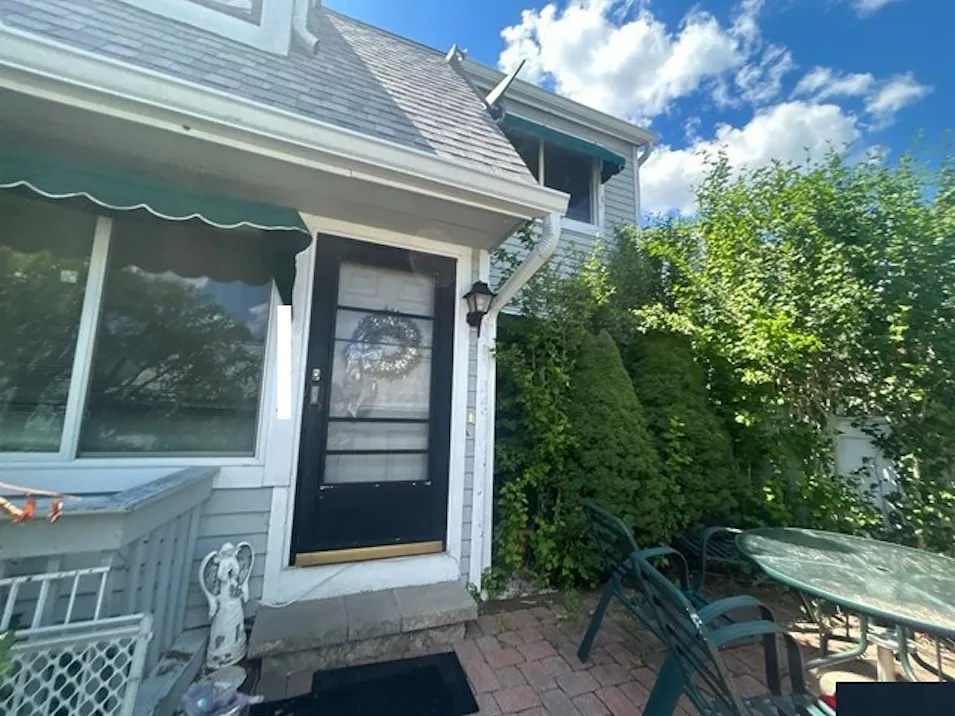 614 Longfellow Dr Branford, CT 06405, New Haven County