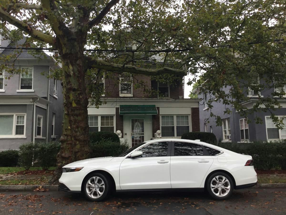 Lincoln Pl, White Plains, NY 10603