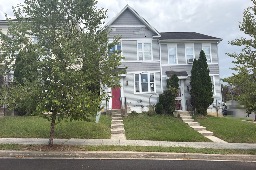 1907 Se Frederick Douglas Ct