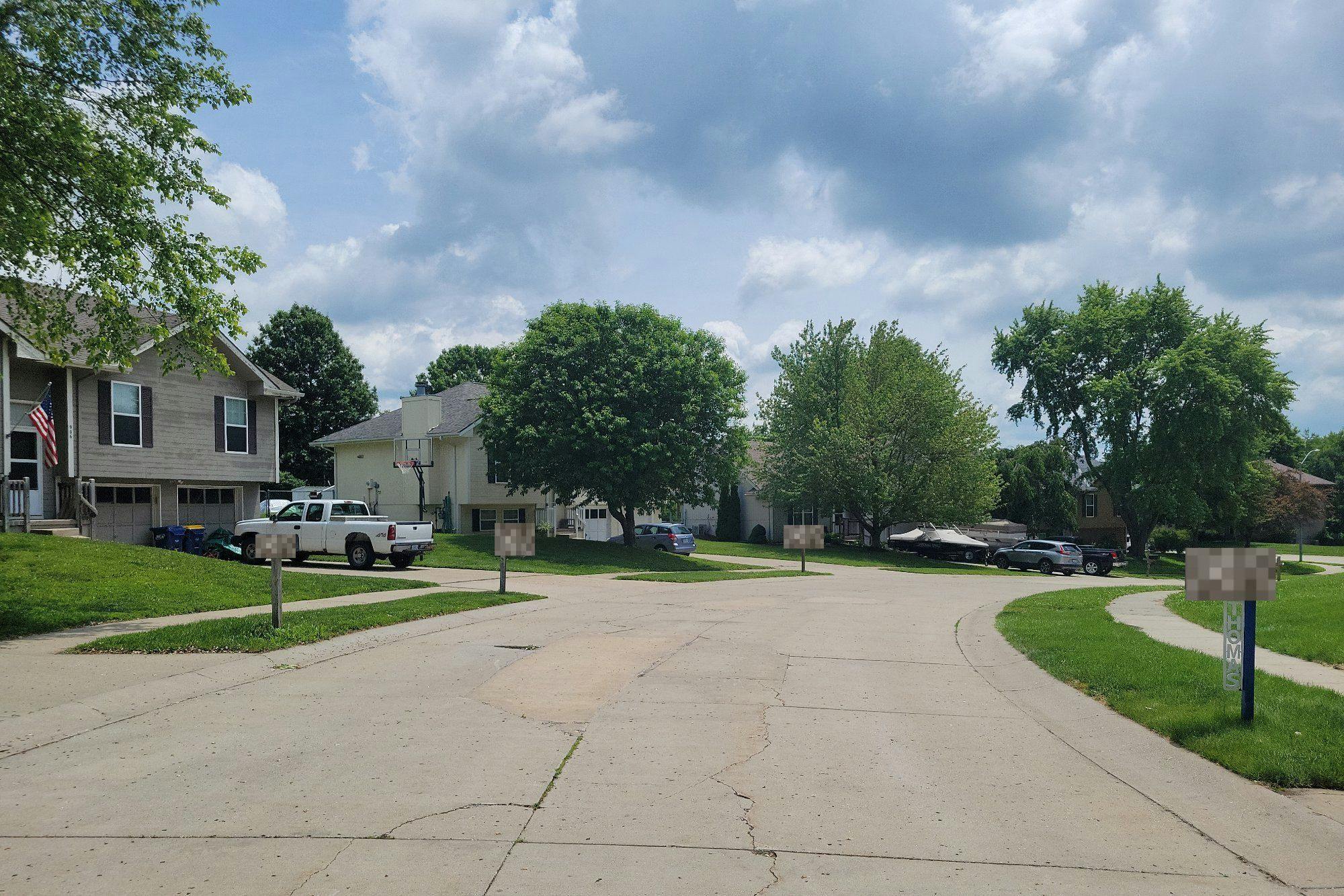 Paradise Ln, Smithville, MO 64089