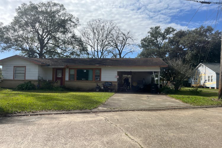 700 Compton St New Iberia, LA 70560, Iberia County