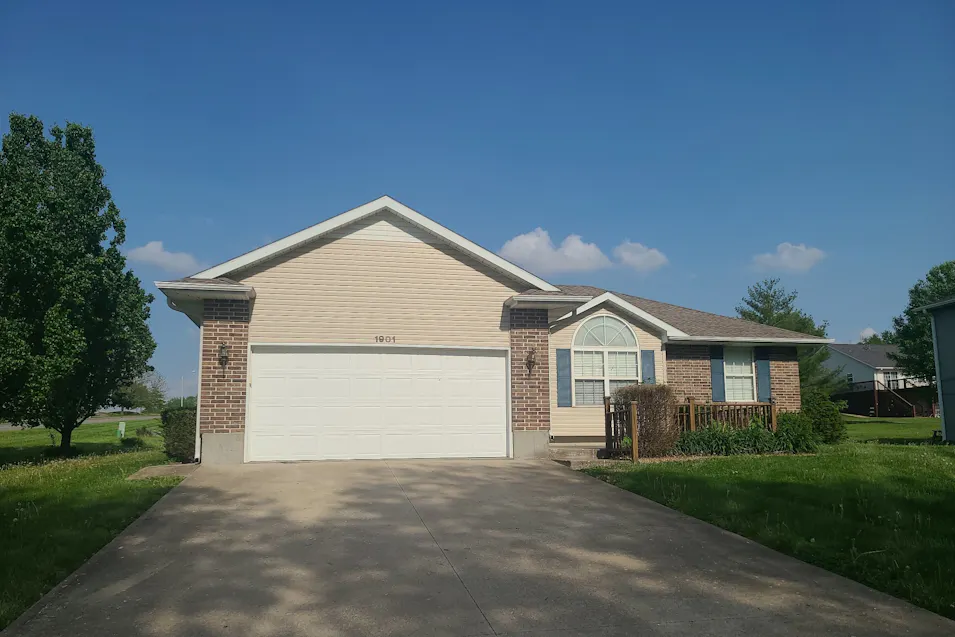 1901 Willow St Higginsville, MO 64037, Lafayette County