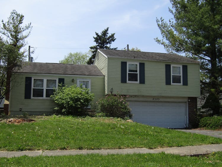 2525 Dolores Drive Grove City, OH 43123, Franklin County